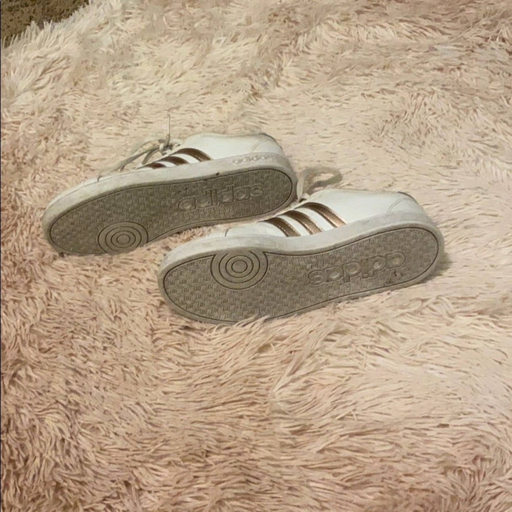 Adidas tennis shoes - Picture 2 of 3